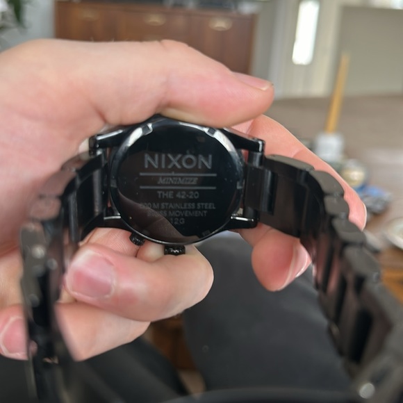 Nixon Minimize The 42-20 Watch - Picture 2 of 3